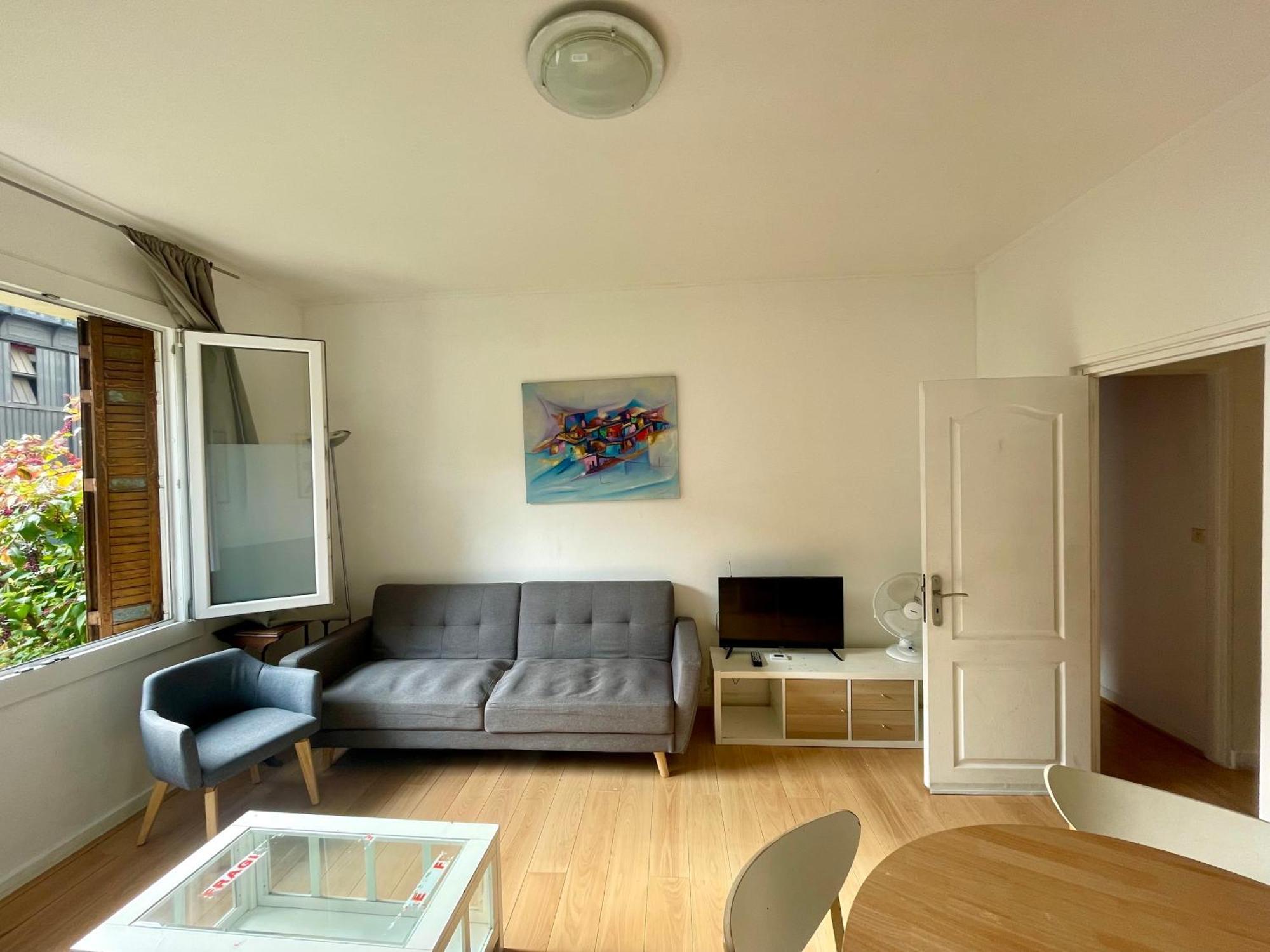 Tour Eiffel Croix Nivert * Paris