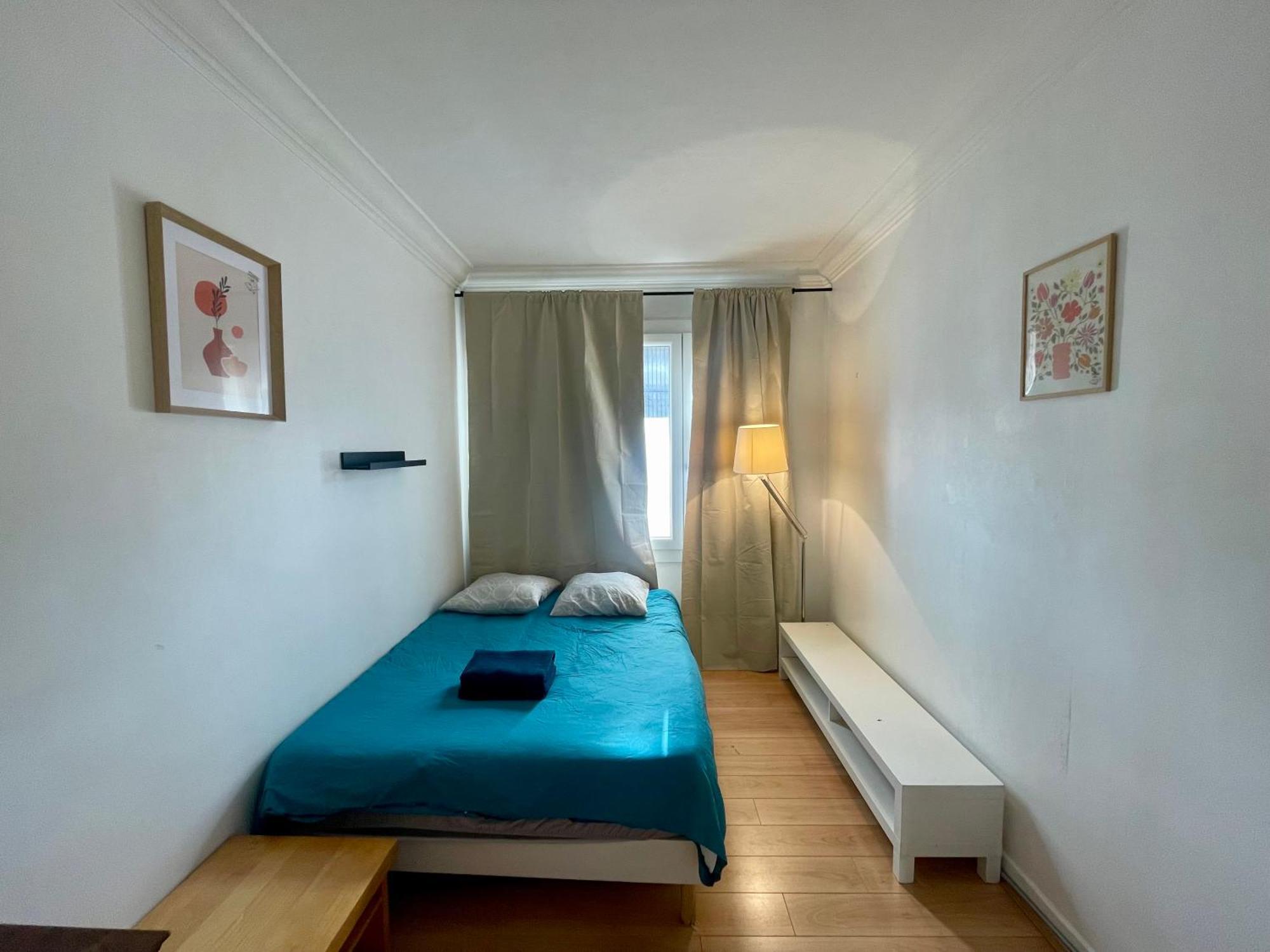 Tour Eiffel Croix Nivert * Paris